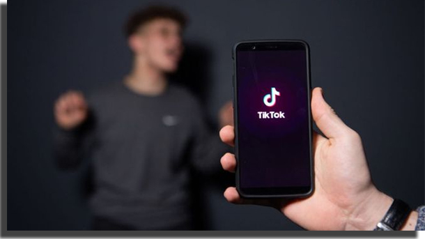 videos populares en TikTok consejos sigue usuarios famosos