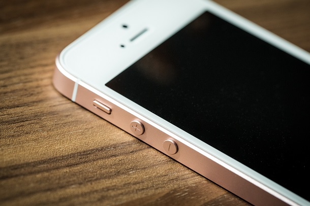 Is it worth buying the iPhone SE in 2022  - 58