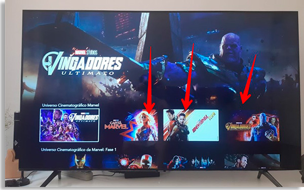 tela da categoria Marvel do disney+, com setas vermelhas apontando os diferentes conteúdos disponíveis