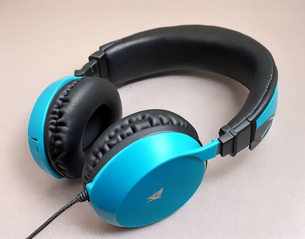 headphones Equipment for recording podcast